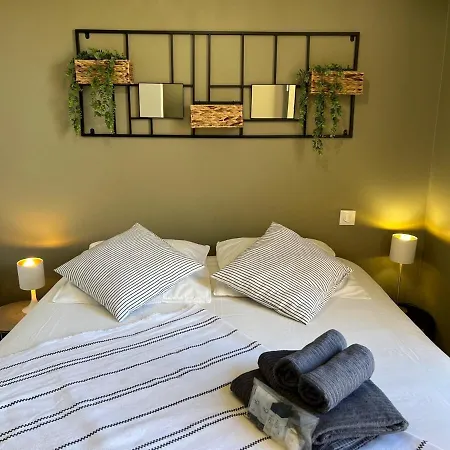 Bel Avec Piscine Et Vue Bateaux Apartmán *
