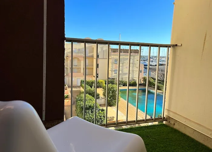 Bel Avec Piscine Et Vue Bateaux アパート *