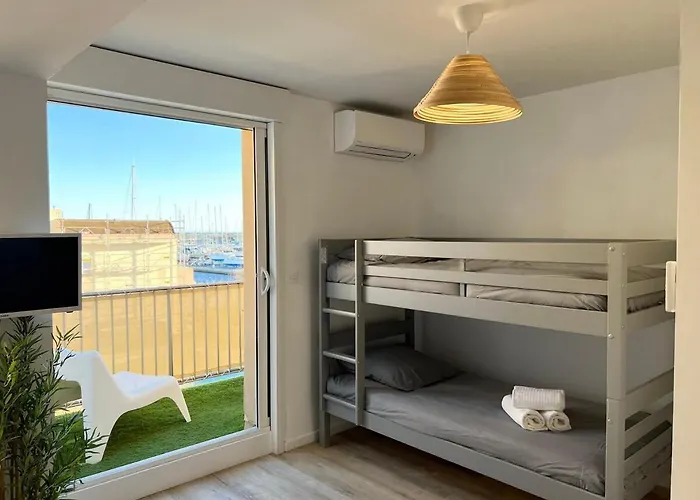 Bel Avec Piscine Et Vue Bateaux