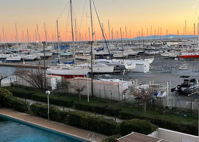 アパート Bel Avec Piscine Et Vue Bateaux グリュイッサン